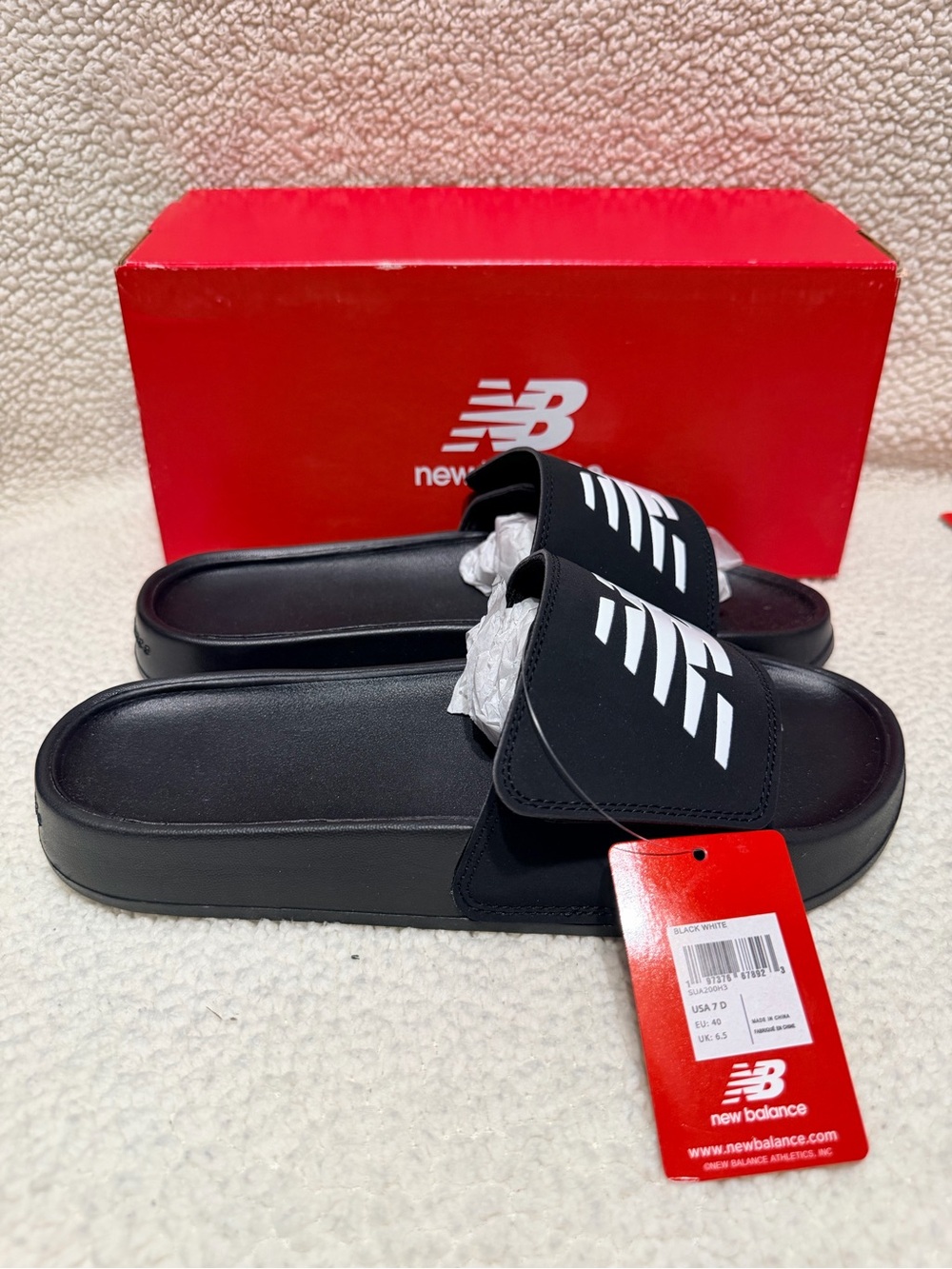 New Balance Unisex Black Slide Sandals with White Logo Men’s Size 7 Women’s 8.5